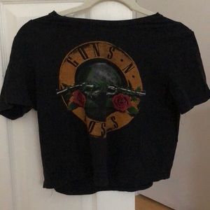 Black guns and roses cropped tee